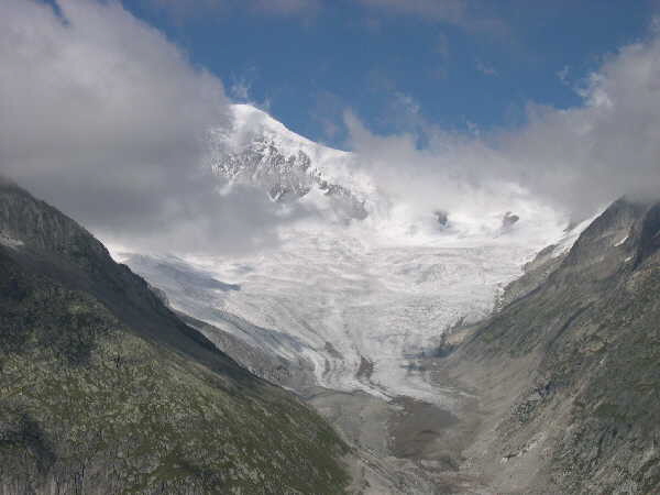 View across the Aletch glacier