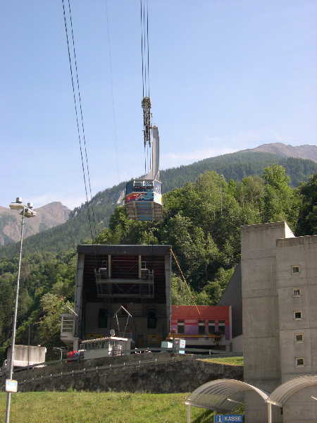 The cable car station Betten
